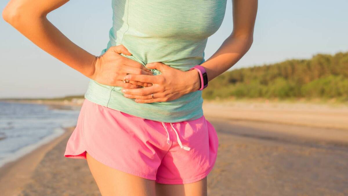 runner's trots--runner with stomach issues clutching stomach