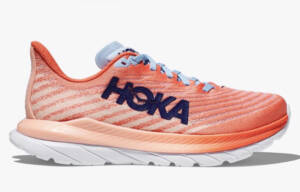 Hoka Mach in peach